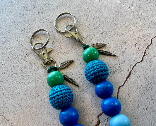 Charm Keychain Feather Blues & Knit